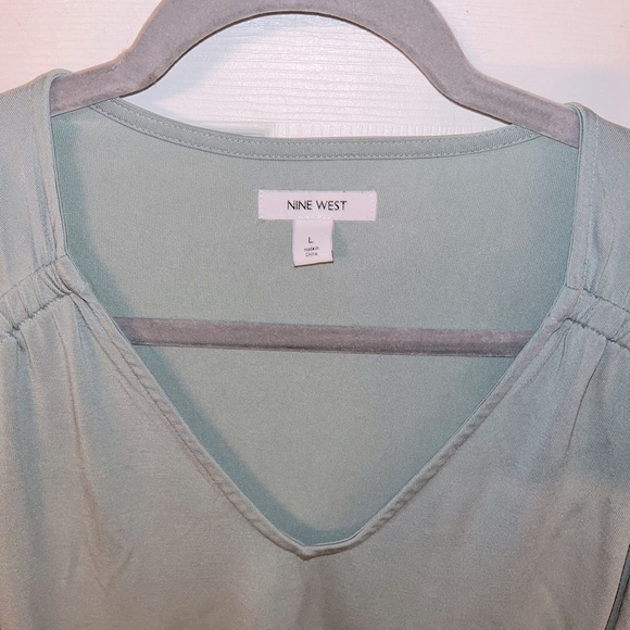 Nine West Mint Green Shortsleeve V Neck - Picture 3 of 3